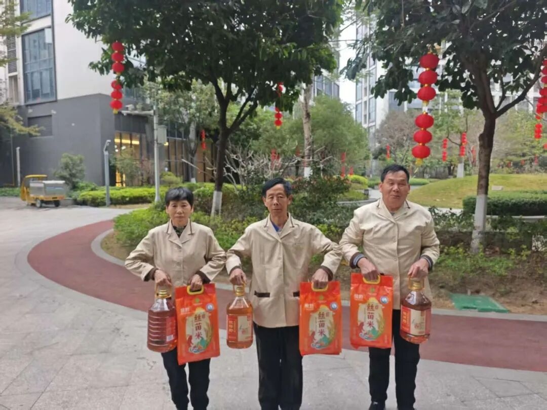 寒冬送暖守初心   尊崇致敬“城市美容师”