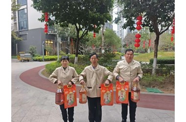 寒冬送暖守初心   尊崇致敬“城市美容师”